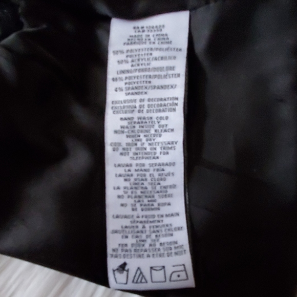 DKNY girls size 4T black furry vest. - Picture 4 of 4